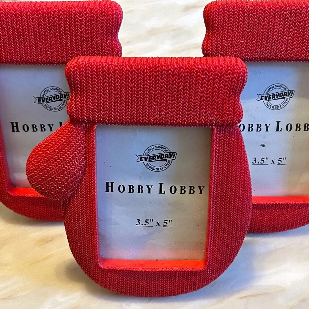 Hobby Lobby Set of 3 Red Mitten Photo Frames Vintage Christmas‎ Size 3.5” x 5”